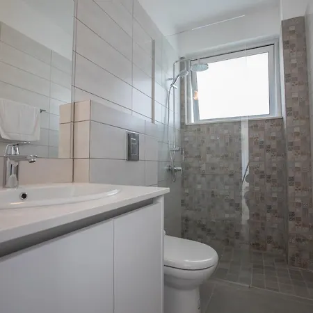 Oli Vine Вилла Протарас