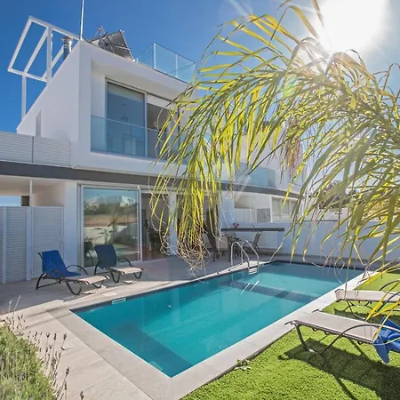 Oli Vine Протарас