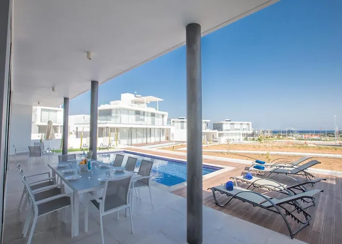 Oli Vine Villa Protaras