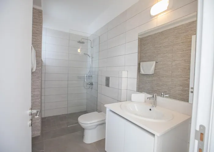 Oli Vine Villa Protaras