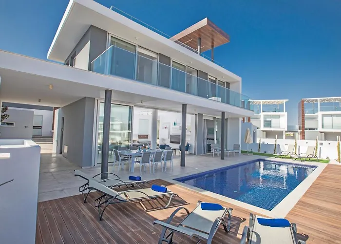 Oli Vine Villa Protaras