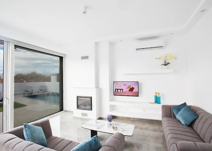 Oli Vine Villa Protaras