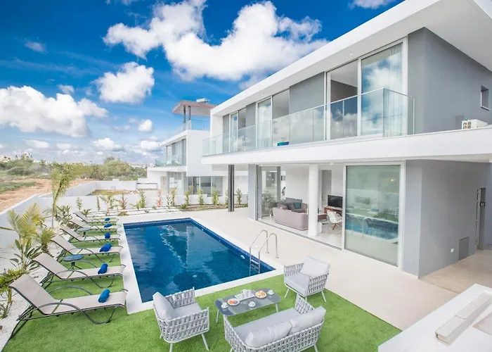 Oli Vine Villa Protaras