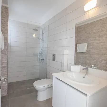 Oli Vine Villa Protaras