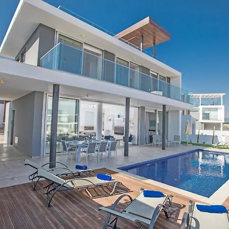 Oli Vine Villa Protaras
